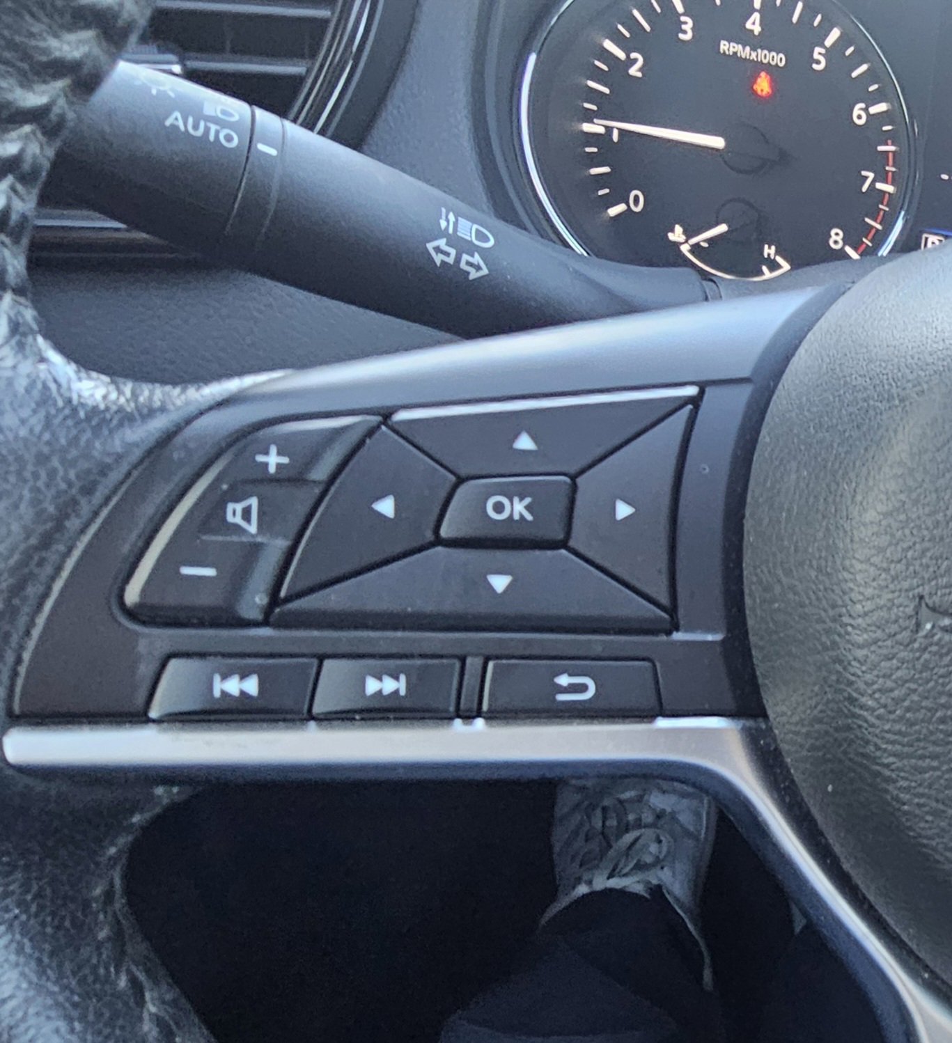 Used 2020 Nissan Rogue SV w/ Premium Package image 13