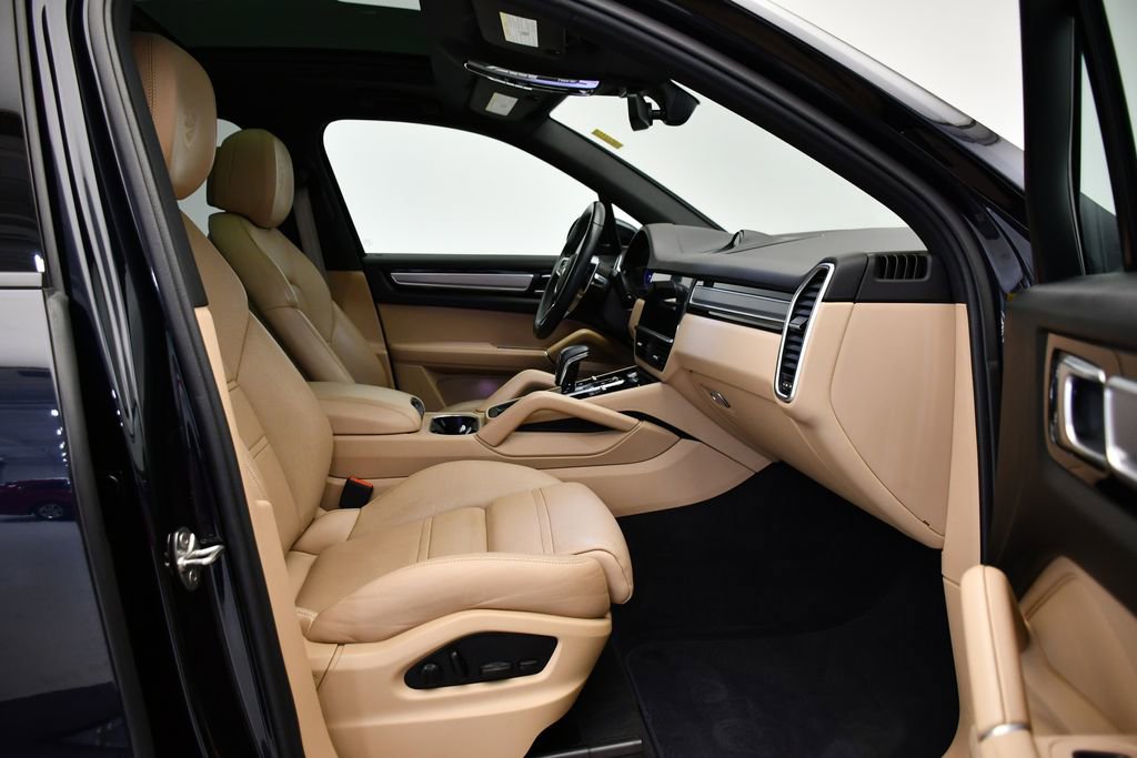 Used 2022 Porsche Cayenne Platinum Edition image 48