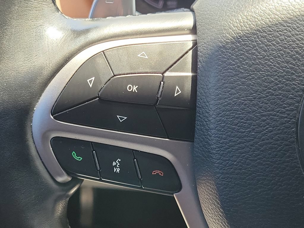 Used 2020 Jeep Grand Cherokee Overland AWD/4WD image 32