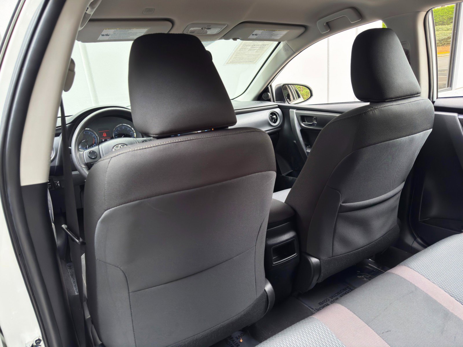 Used 2019 Toyota Corolla LE w/ Carpet Mat Package (TMS) FWD image 27