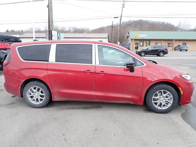 New 2026 Chrysler Pacifica Select image 8