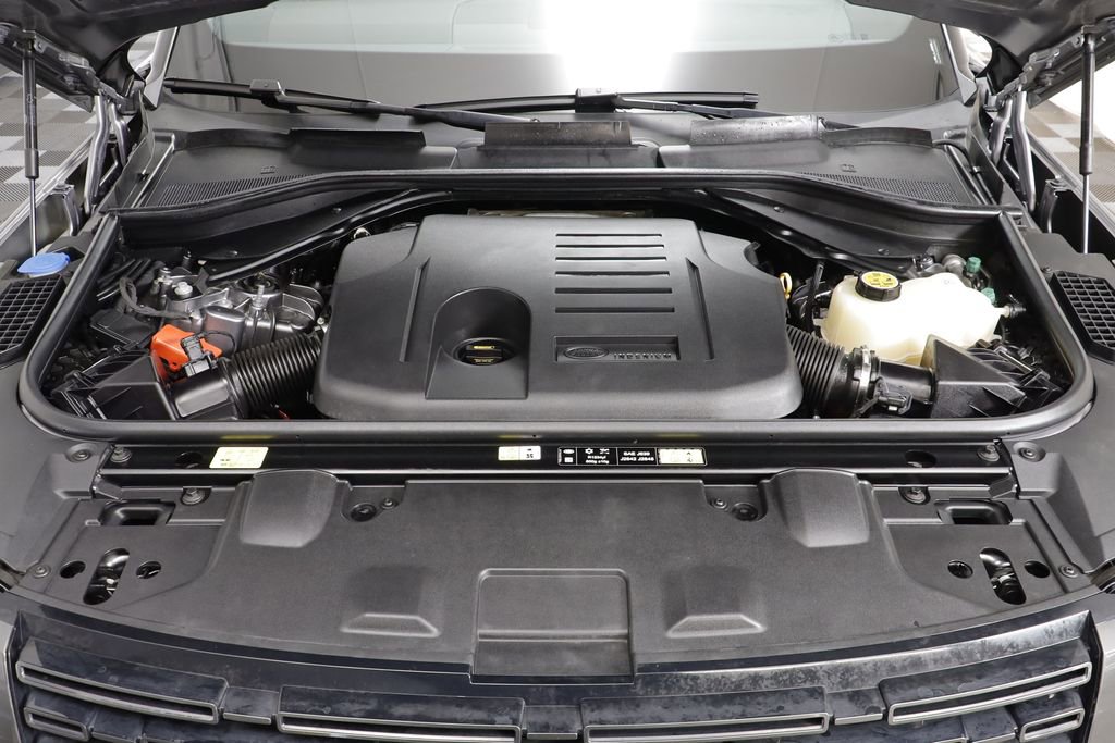 Used 2025 Land Rover Range Rover SE image 24