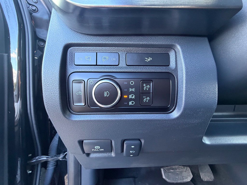 Used 2023 Ford F250 Lariat w/ Lariat Ultimate Package AWD/4WD image 3