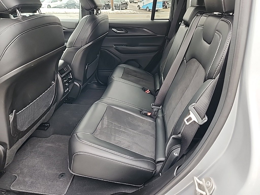 Certified 2024 Jeep Grand Cherokee Altitude image 25