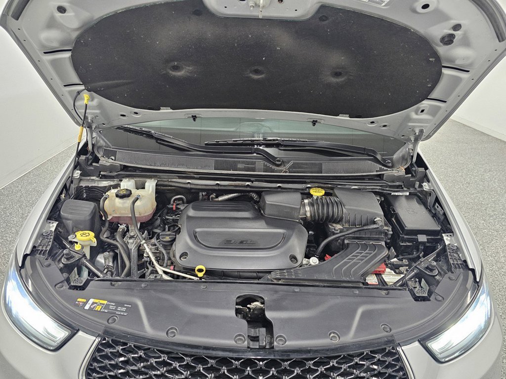 Used 2024 Chrysler Pacifica Touring-L FWD image 10
