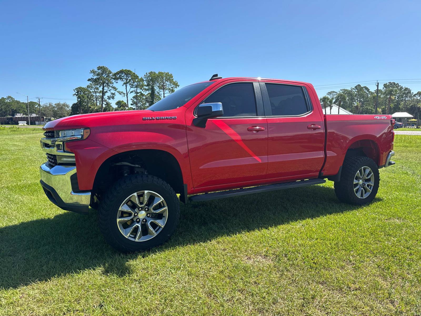 Used 2020 Chevrolet Silverado 1500 LT AWD/4WD image 7