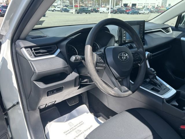 Used 2021 Toyota RAV4 LE image 13