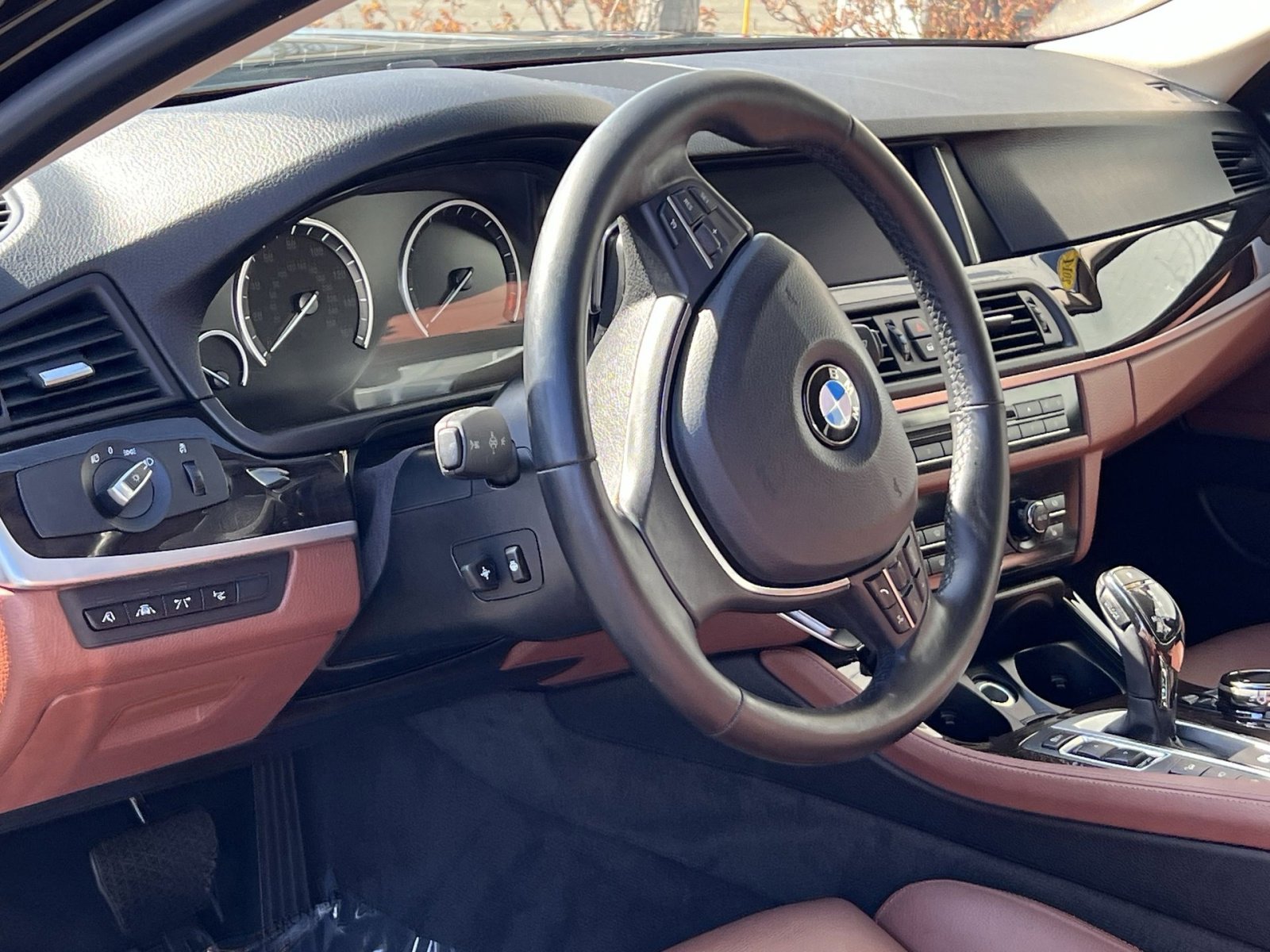 Used 2014 BMW 550i xDrive Sedan image 16