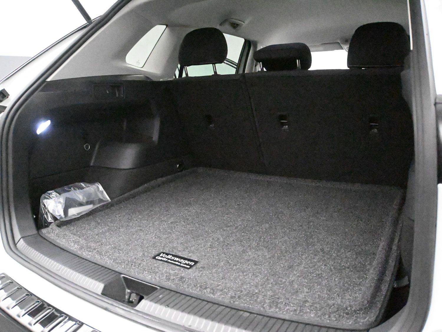 Certified 2025 Volkswagen Tiguan S image 13