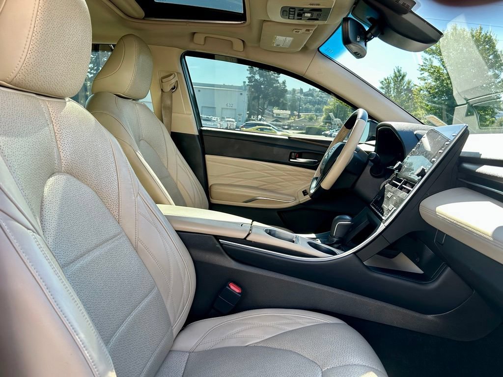 Certified 2019 Toyota Avalon Limited w/ Advanced Safety Package FWD image 16