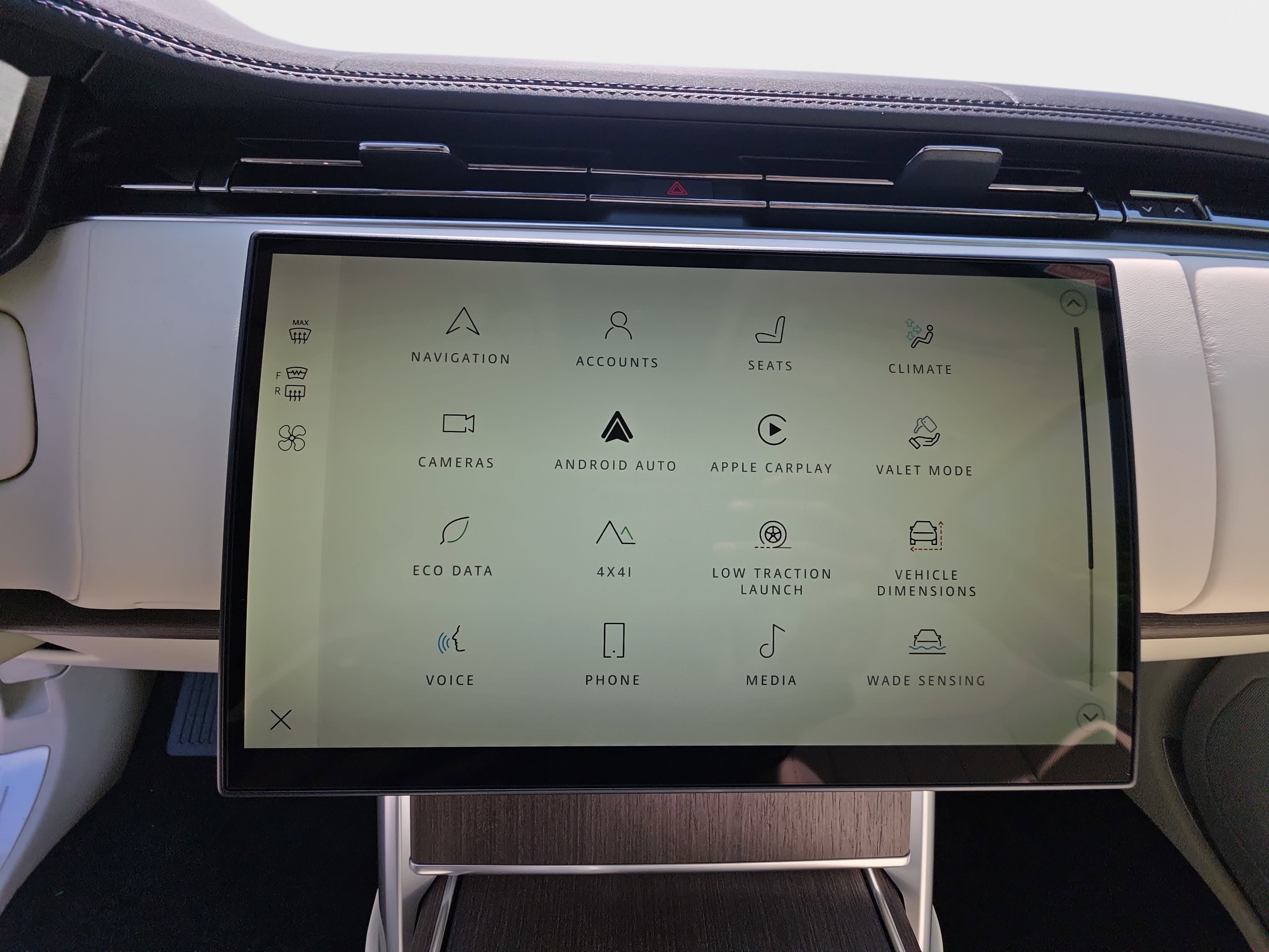 New 2026 Land Rover Range Rover Long Wheelbase SE AWD/4WD image 24