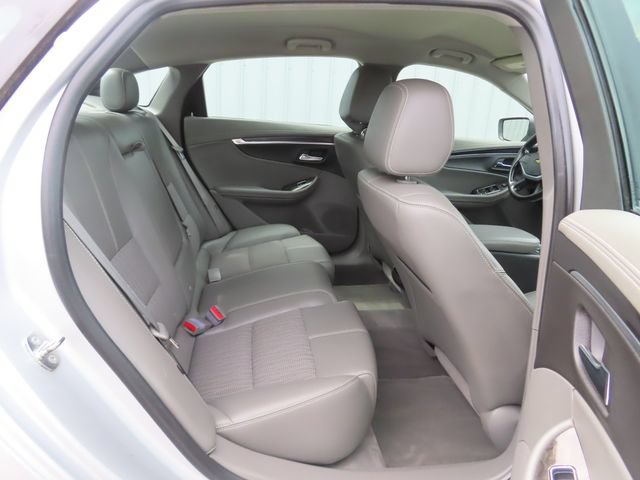 Used 2015 Chevrolet Impala LT w/ Convenience Package FWD image 26