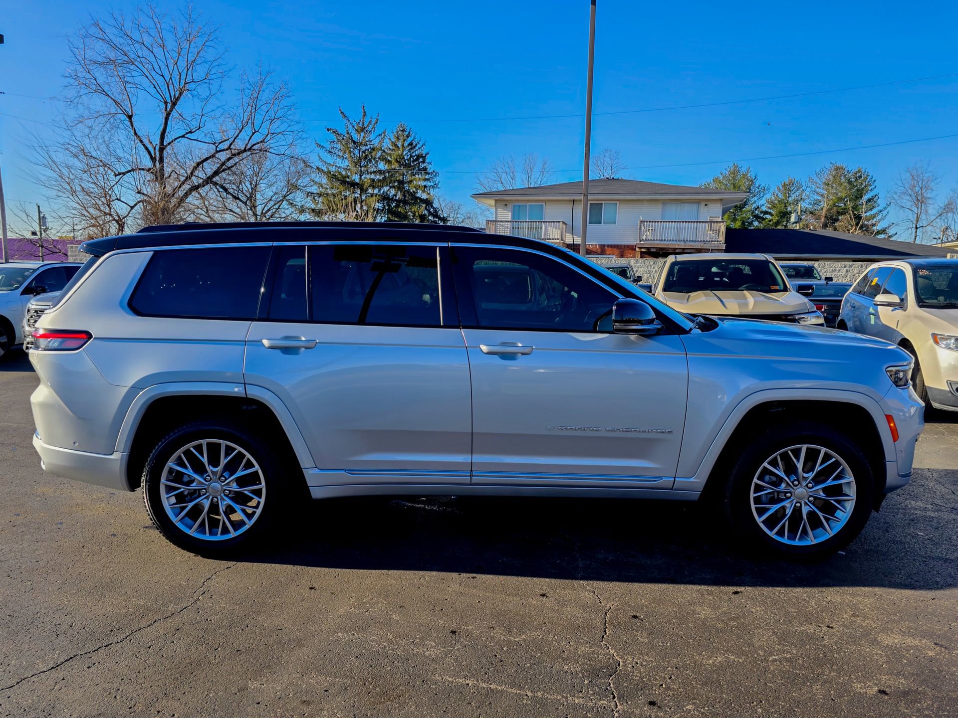 Used 2025 Jeep Grand Cherokee L Summit image 23