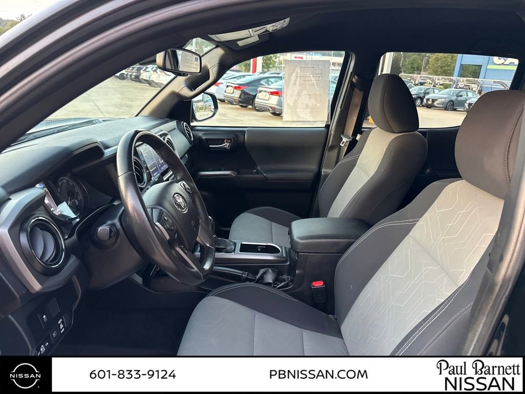 Used 2022 Toyota Tacoma TRD Off-Road image 16