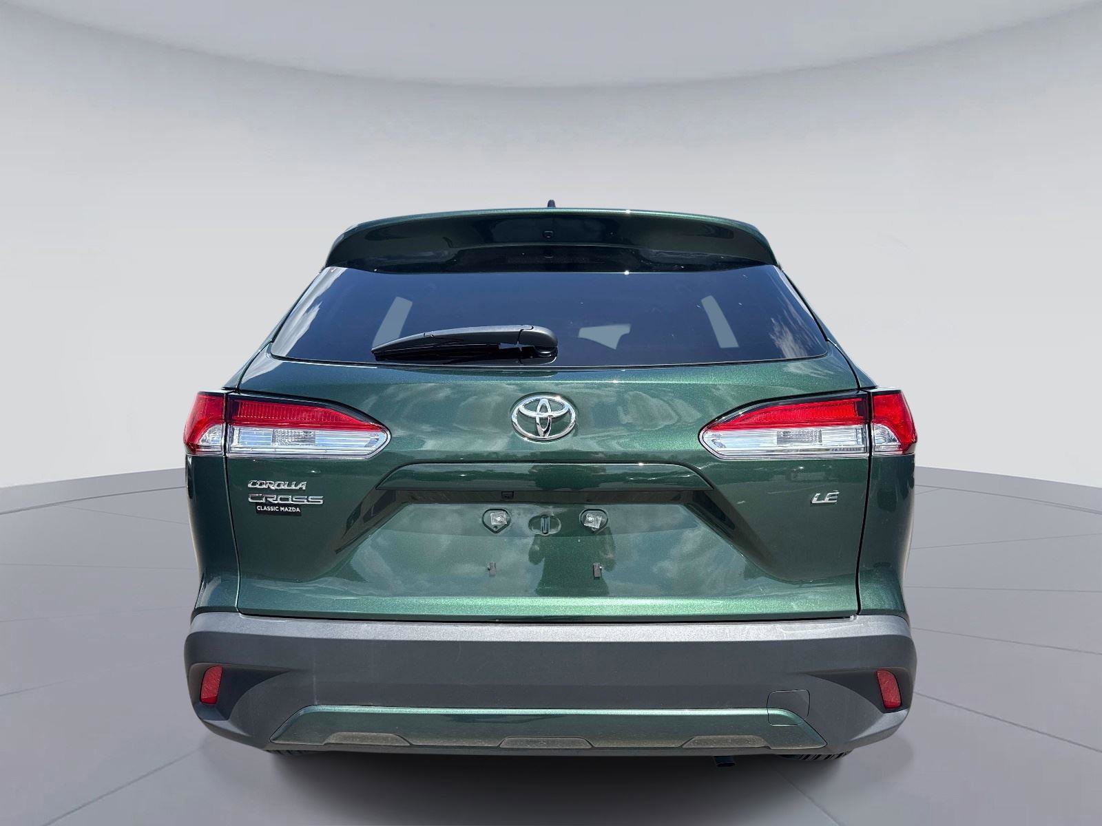 Used 2025 Toyota Corolla Cross LE image 4