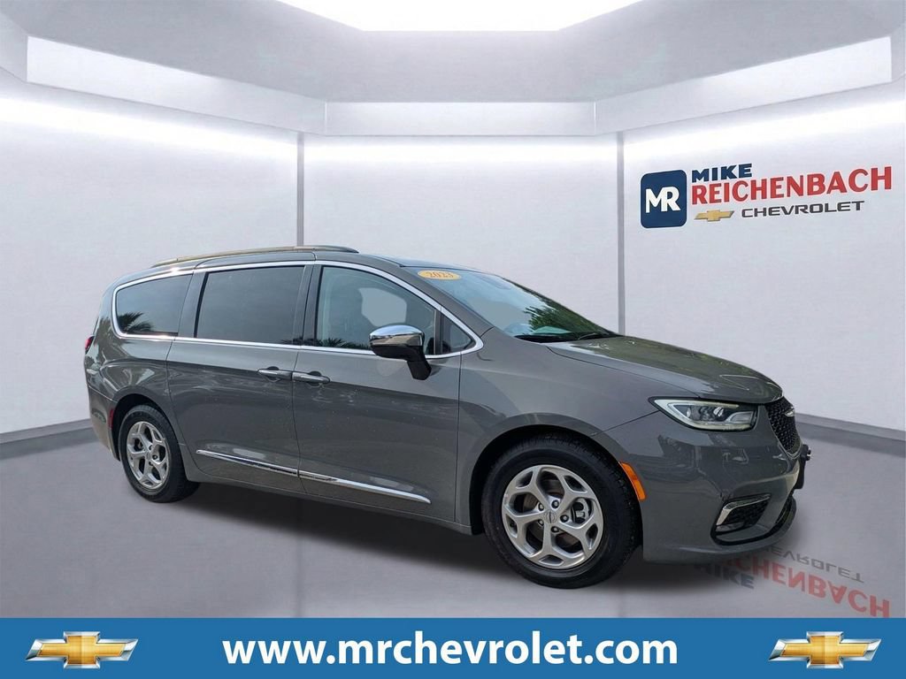 Used 2023 Chrysler Pacifica Limited FWD image 1