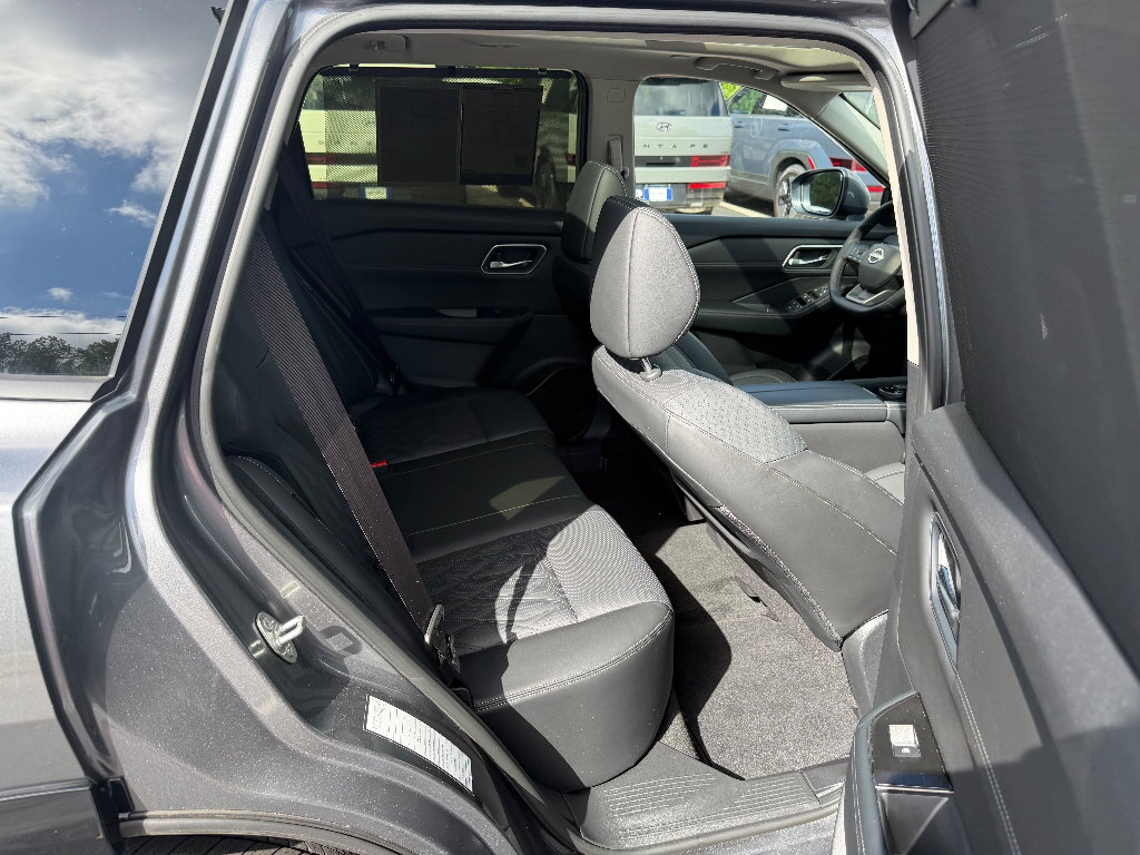 Used 2026 Nissan Rogue Platinum w/ Platinum Premium Package AWD/4WD image 18
