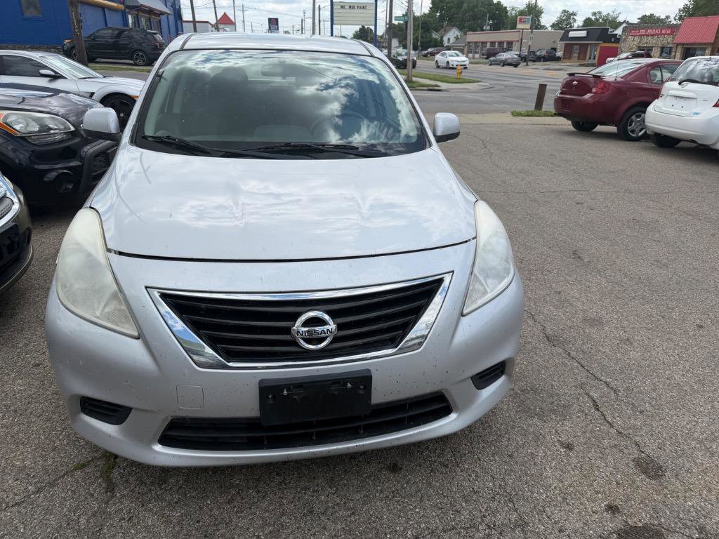 Used 2014 Nissan Versa SV w/ Convenience Package FWD image 2