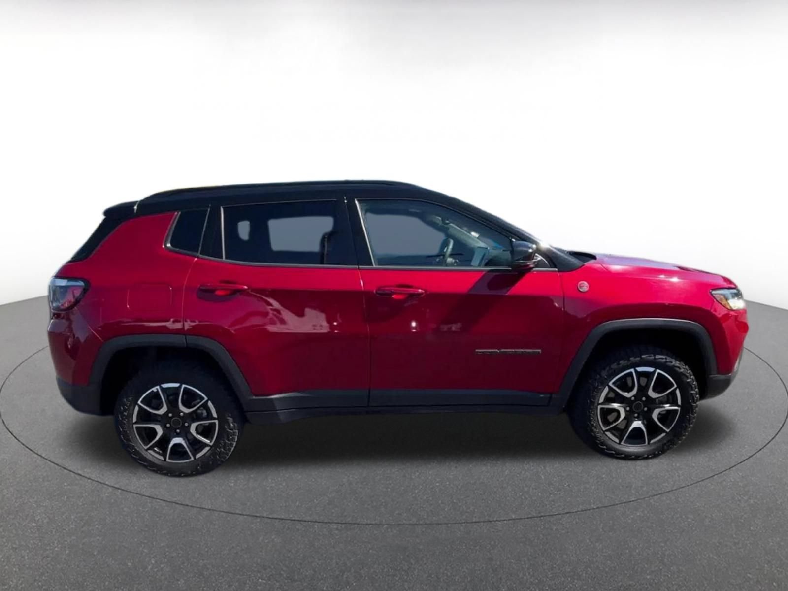 Used 2025 Jeep Compass Trailhawk AWD/4WD image 15