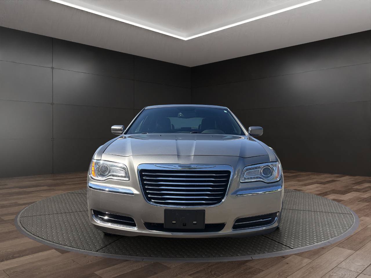 Used 2014 Chrysler 300 RWD image 3