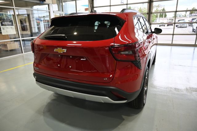 New 2026 Chevrolet Trax LT w/ Driver Confidence Package FWD image 5