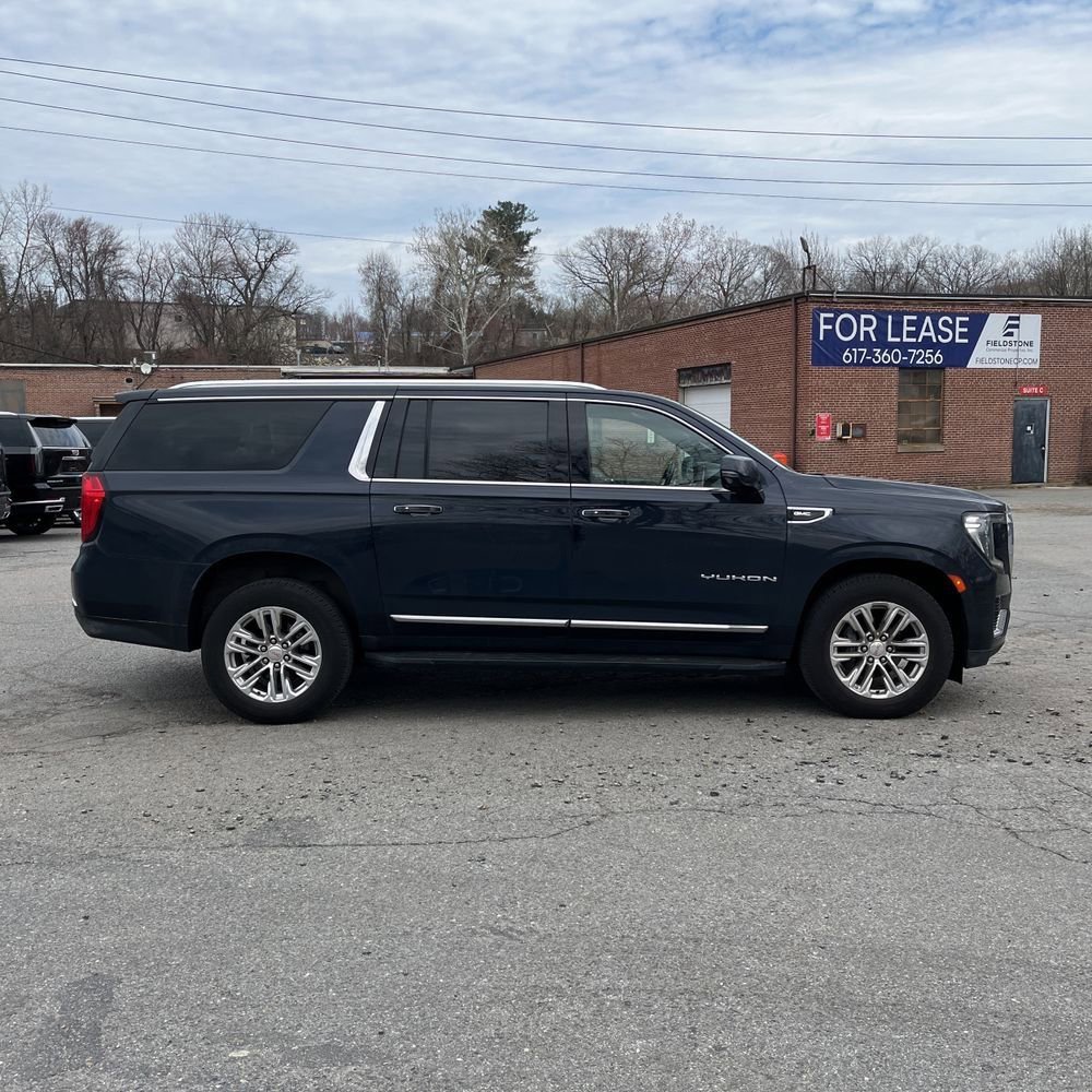 Used 2021 GMC Yukon XL SLT w/ SLT Premium Package AWD/4WD image 3