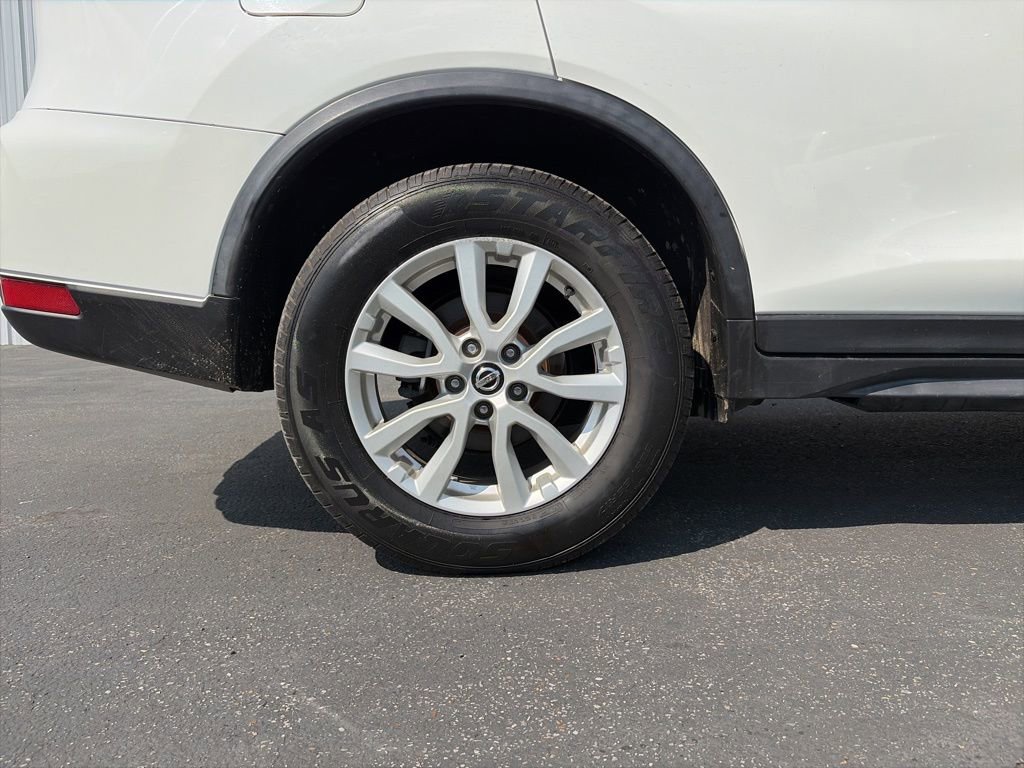 Used 2017 Nissan Rogue SV image 9