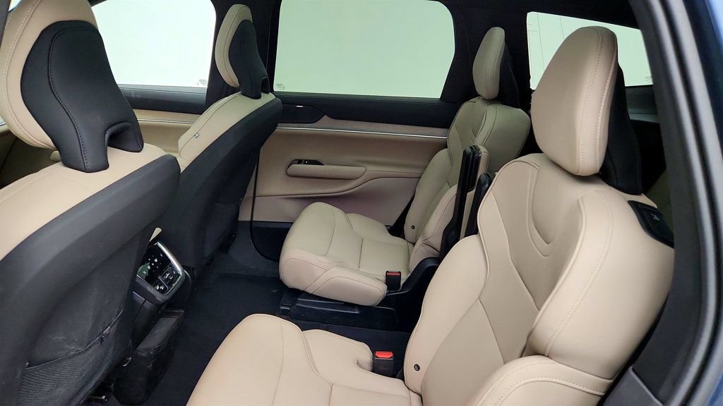 Used 2025 Volvo EX90 Plus AWD/4WD image 18