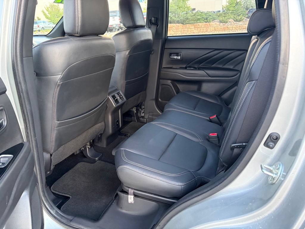Used 2021 Mitsubishi Outlander 4WD Plug-In Hybrid image 15