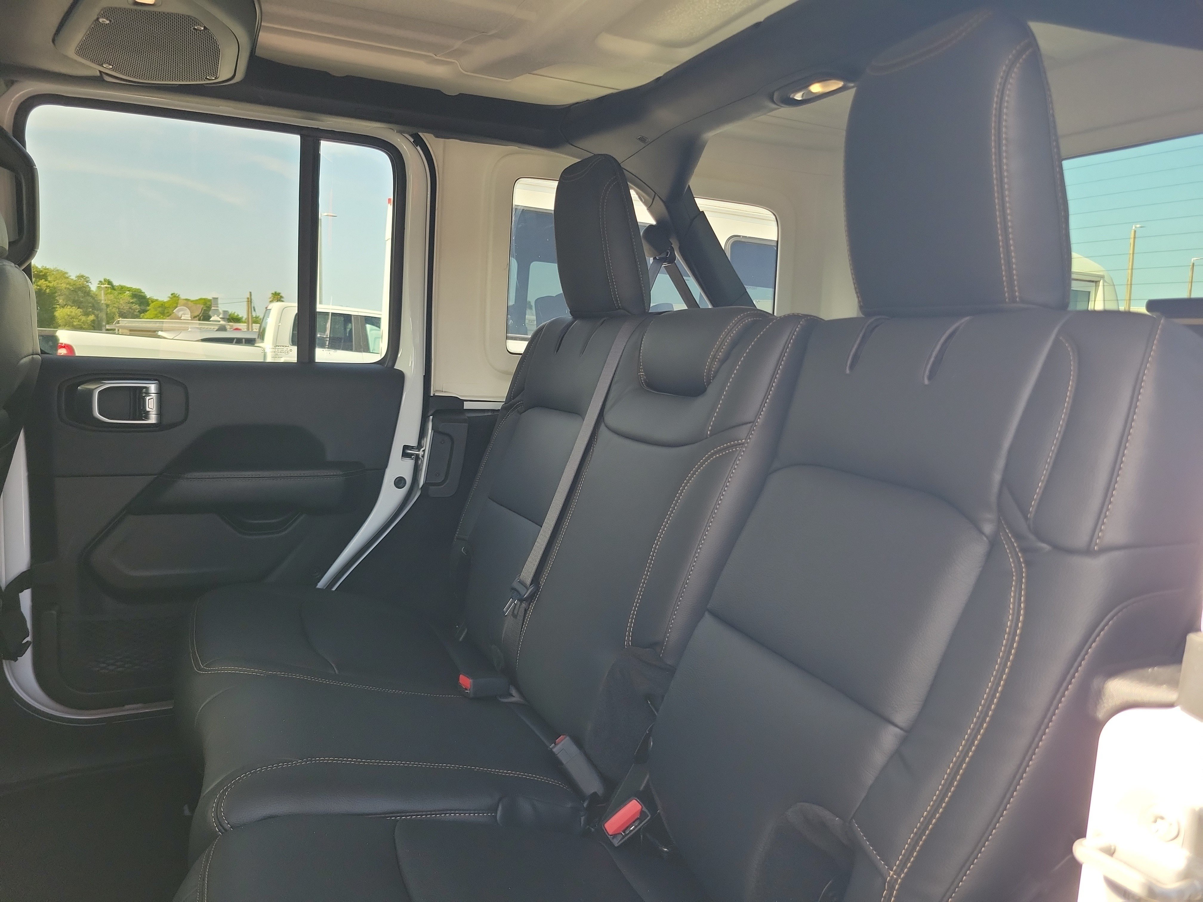 Used 2025 Jeep Wrangler Unlimited Sahara AWD/4WD image 14