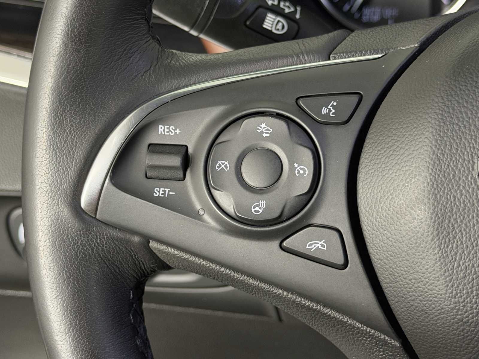 Used 2021 Buick Enclave Avenir w/ Avenir Technology Package FWD image 27