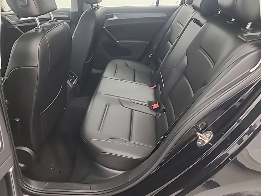 Used 2018 Volkswagen Golf SE FWD image 18