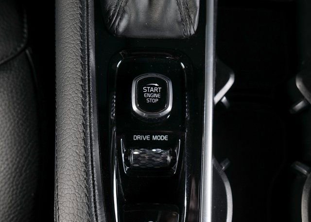 Used 2019 Volvo XC90 T5 Momentum w/ Multimedia Package image 16