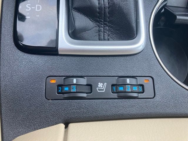 Used 2017 Toyota Highlander Limited AWD/4WD image 42
