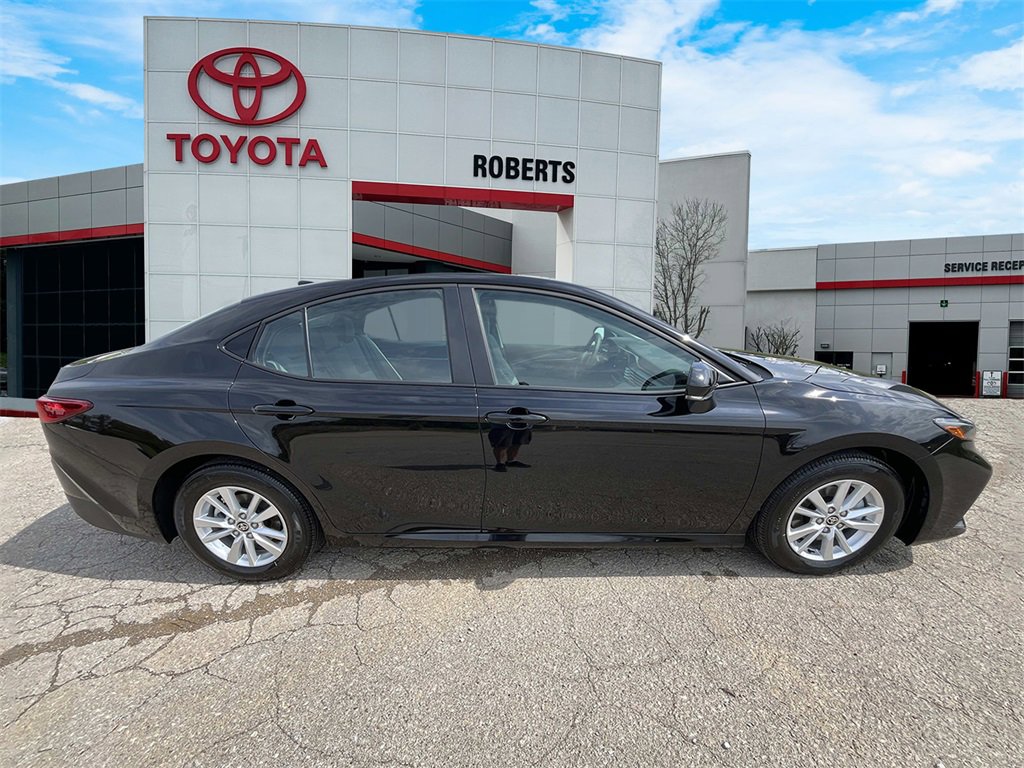 Used 2026 Toyota Camry LE image 8