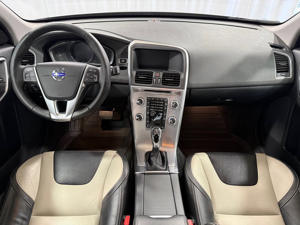 Used 2017 Volvo XC60 T5 Dynamic w/ Preferred Option Package image 10