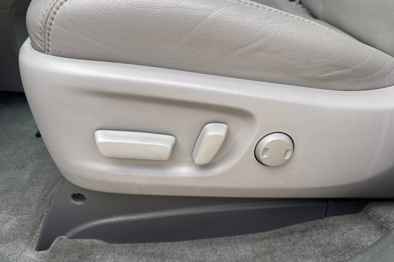 Used 2018 Toyota Sienna XLE w/ XLE Navigation Package FWD image 14