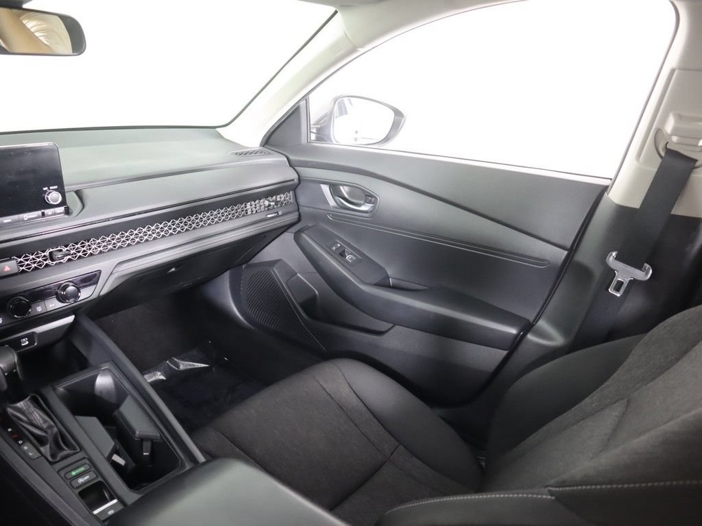 Used 2023 Honda Accord LX image 32