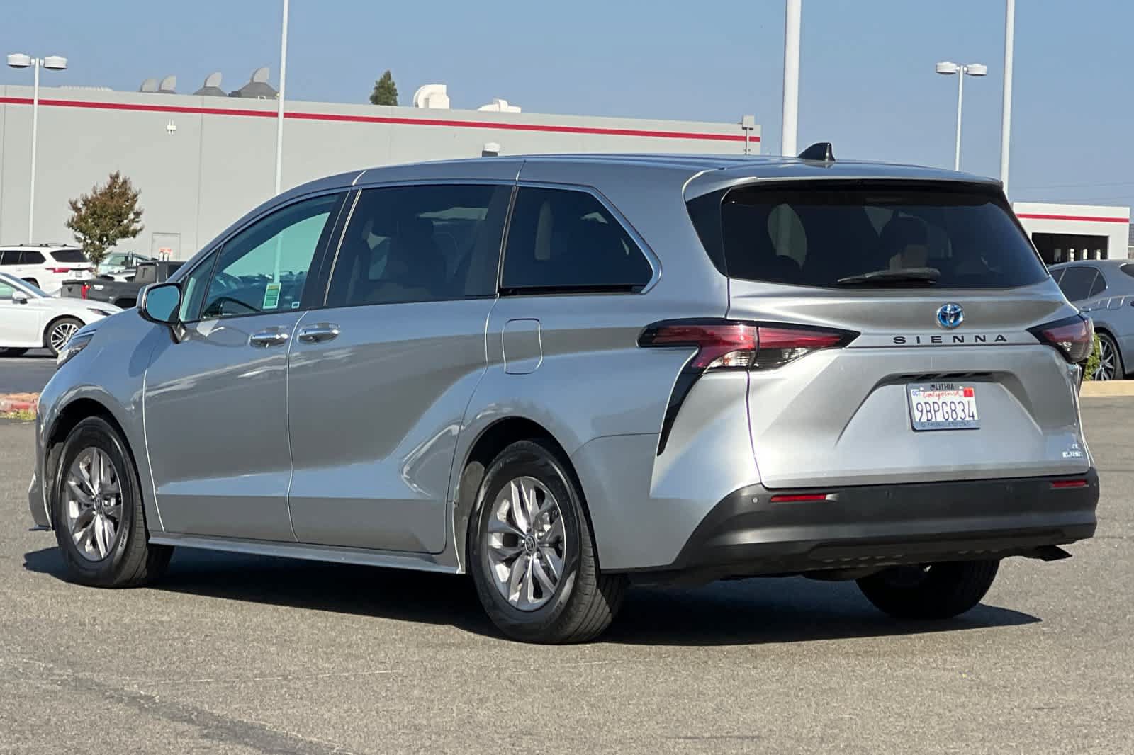 Certified 2022 Toyota Sienna XLE FWD image 7