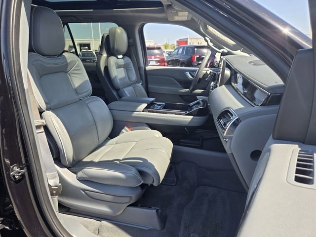 Used 2019 Lincoln Navigator Reserve image 19