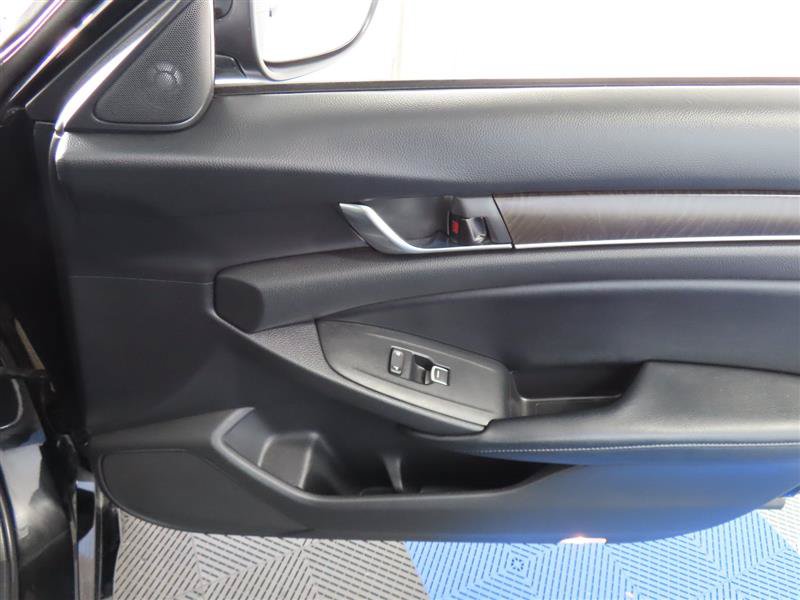 Used 2018 Honda Accord Touring image 30