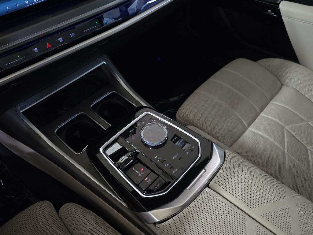 Certified 2023 BMW 740i RWD image 23
