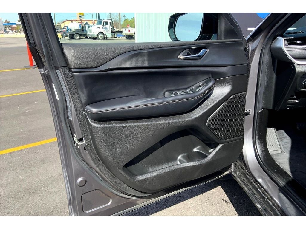 Used 2024 Jeep Grand Cherokee L Laredo image 24