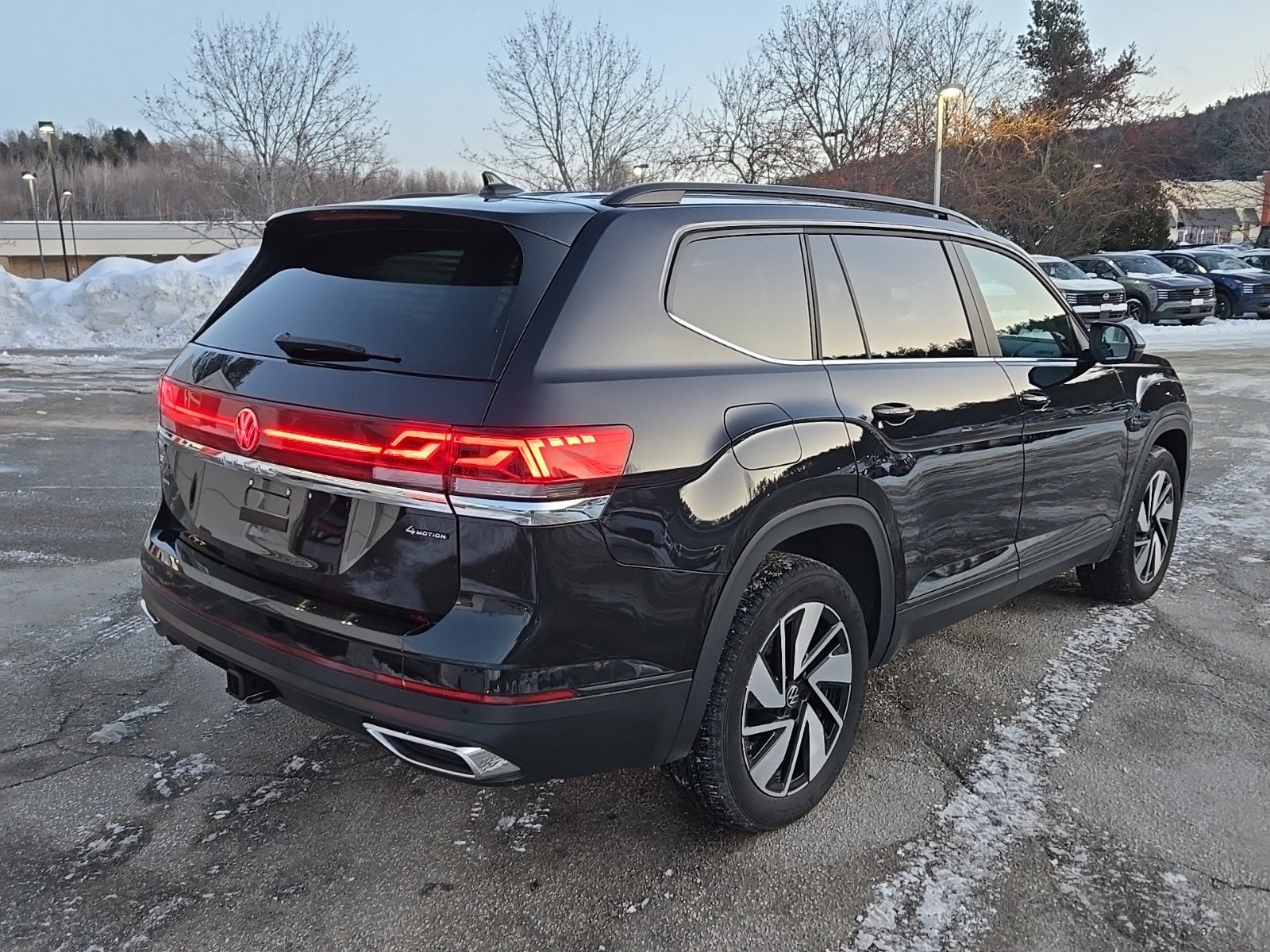 Used 2024 Volkswagen Atlas SE image 8