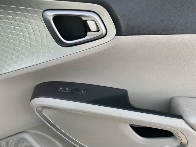 Used 2023 Kia Soul LX w/ LX Technology Package image 24