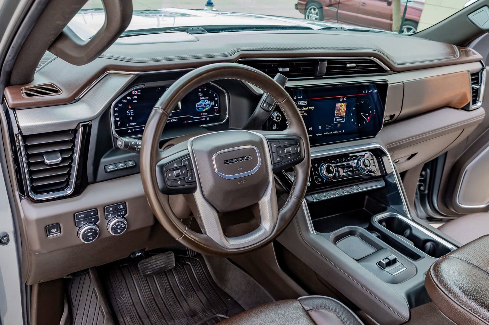 Used 2024 GMC Sierra 3500 Denali w/ Denali Reserve Package AWD/4WD image 17
