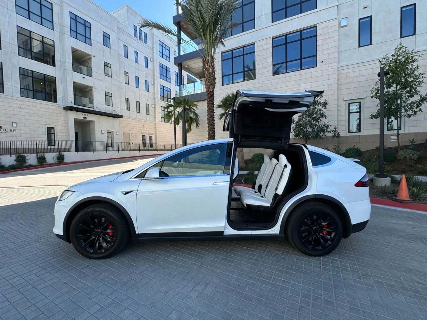 Used 2017 Tesla Model X 100D AWD/4WD image 6