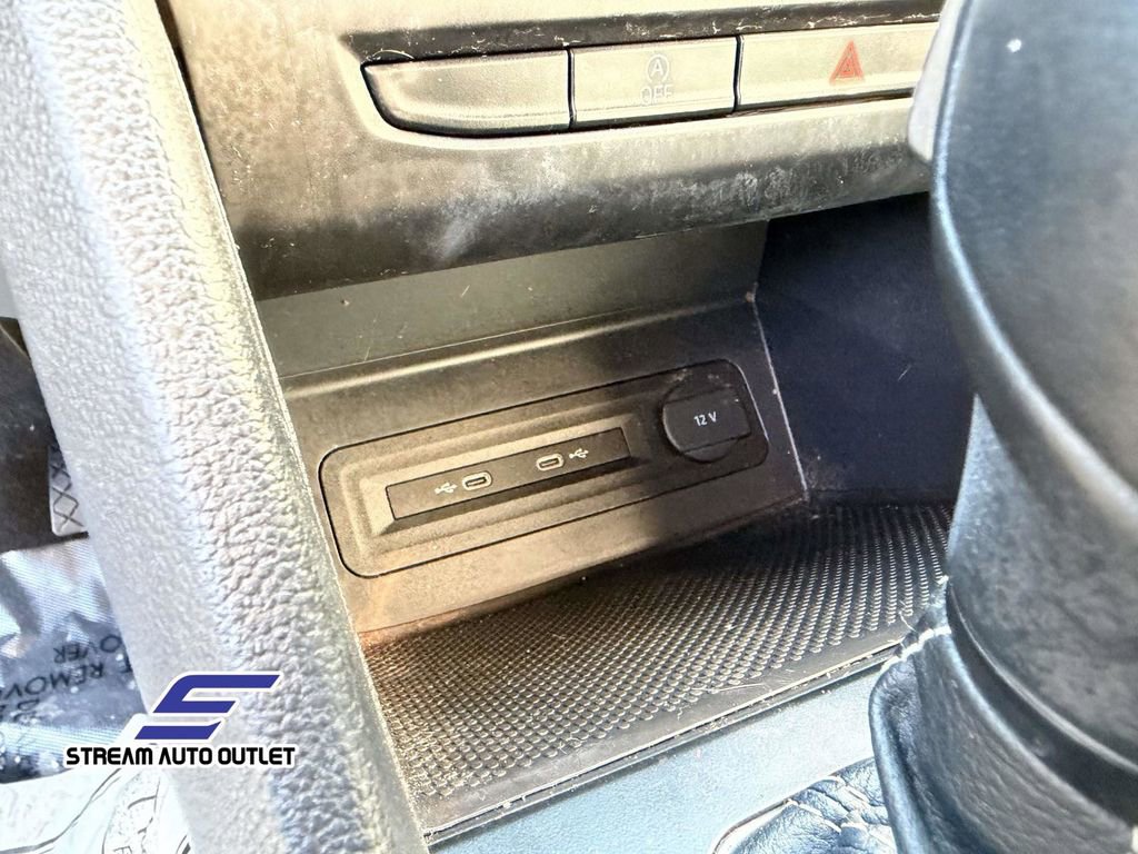 Used 2022 Volkswagen Atlas Cross Sport SE image 35