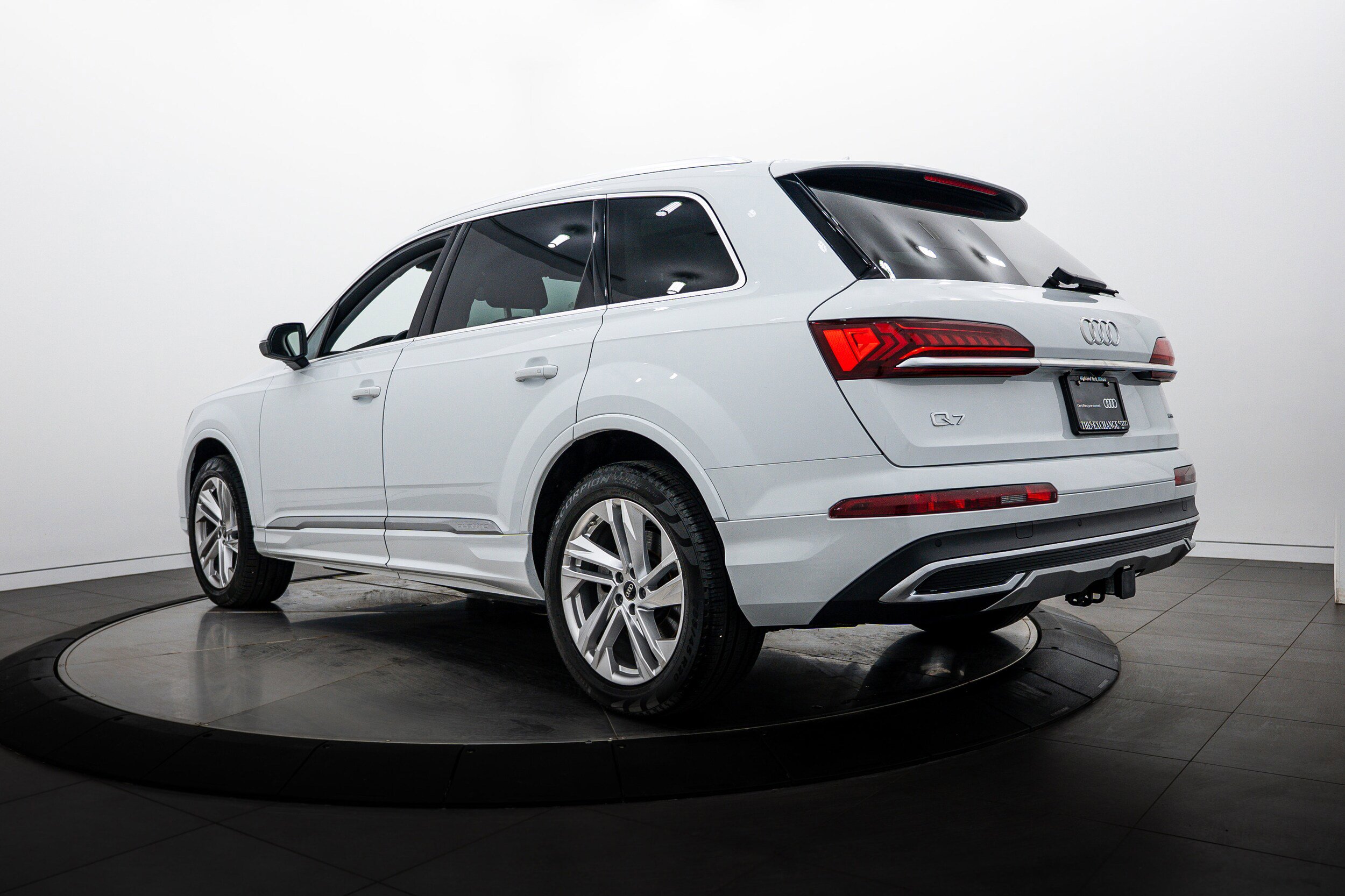 Certified 2023 Audi Q7 2.0T Premium w/ Towing Package AWD/4WD image 5
