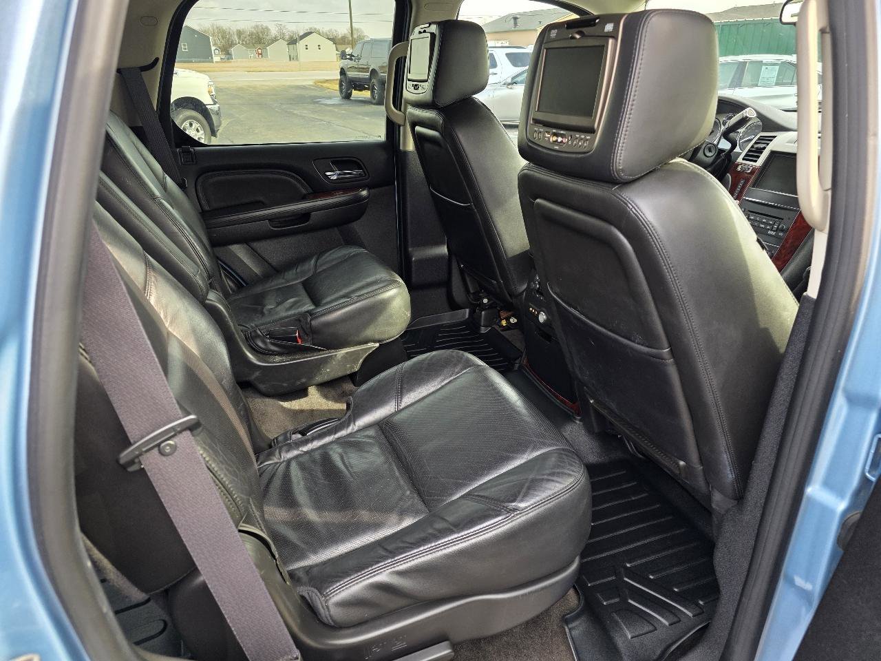 Used 2011 Cadillac Escalade Luxury AWD/4WD image 14